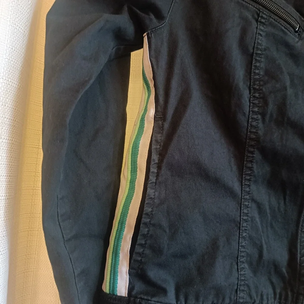 Nike Play Up Jacket Women's Size‎ S Full Zip Pockets Ribbon Trim Green Accent